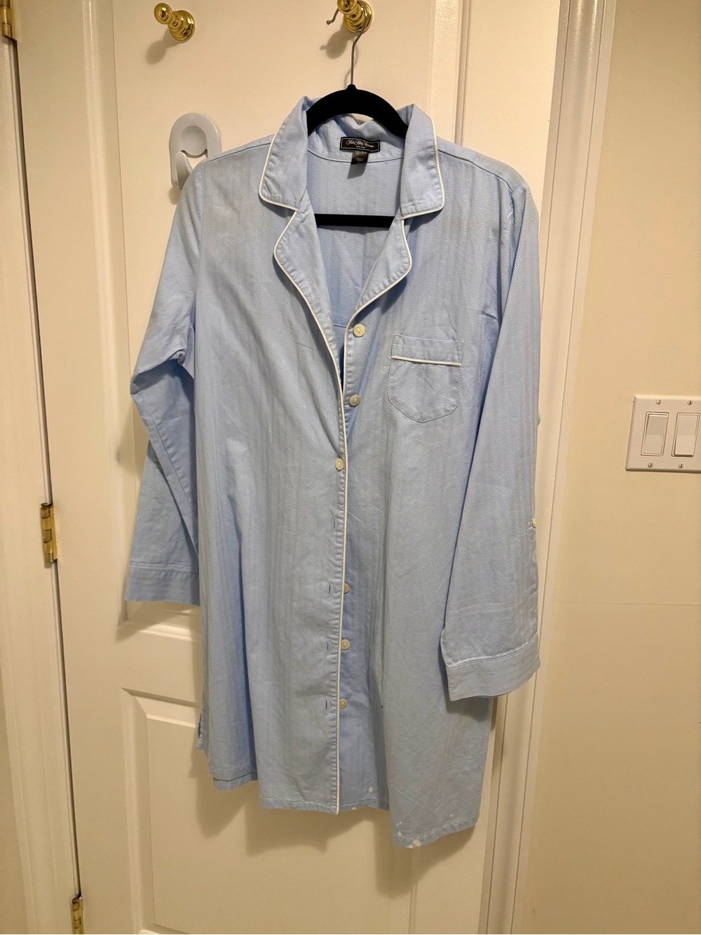 Saks Fifth Avenue Light Blue Men nightgown Button-Down Shirt with White Piping M